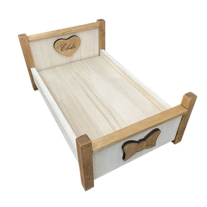 Letto in legno massello con incisione laser